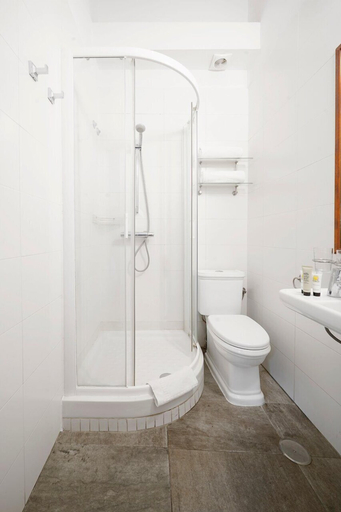Bathroom 5, Apartamentos Huertas, Madrid