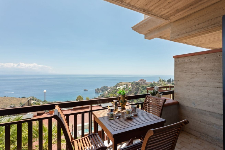 Others 4, Taormina Panoramic Seaview Apartment, Messina
