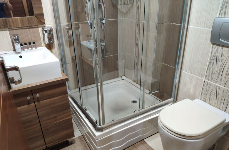 Bathroom 5, Hotel Bazaar, Fatih