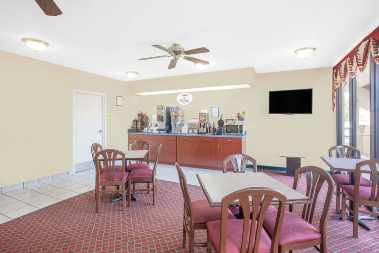 Food & Drinks 5, Super 8 by Wyndham Bulls Gap Greeneville Area, Greene