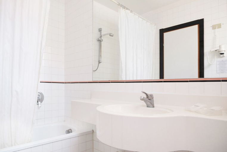 Bathroom 5, Hotel Junior, Rimini