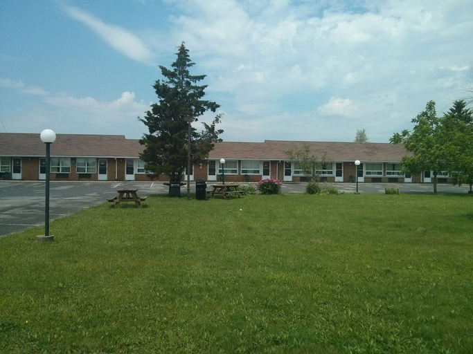 Others 4, Port Motel, Niagara