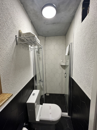 Bathroom 5, Corner Hot, Beşiktaş