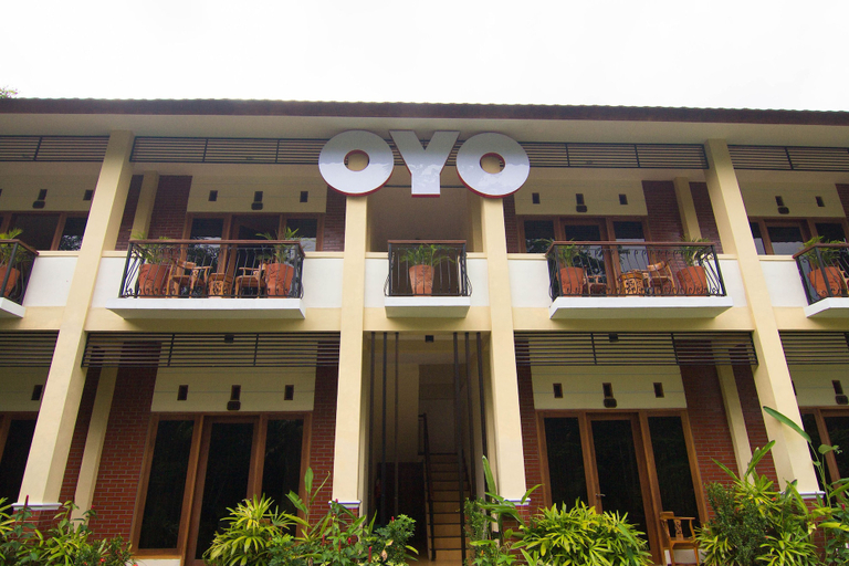Exterior & Views 2, OYO 261 Sasono Putro Guest House, Sleman