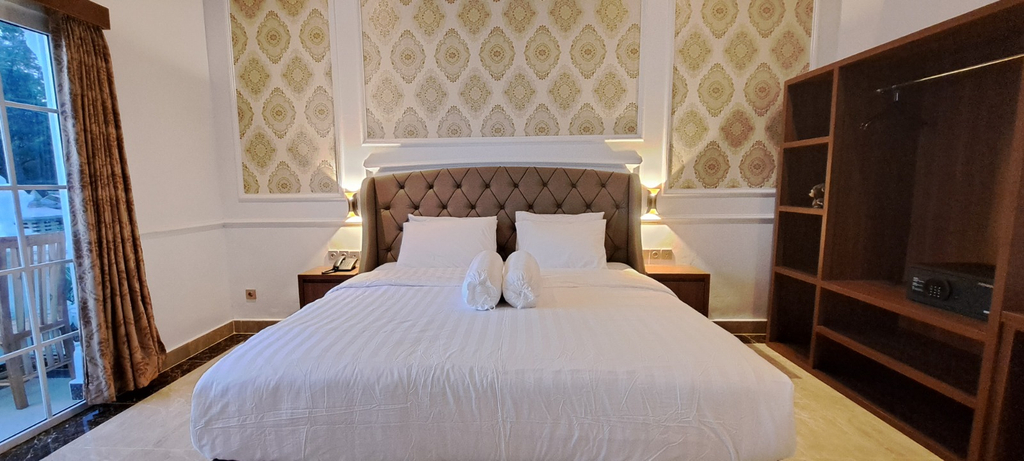 Gili Beachfront Suites Room Type - Superior King Bed