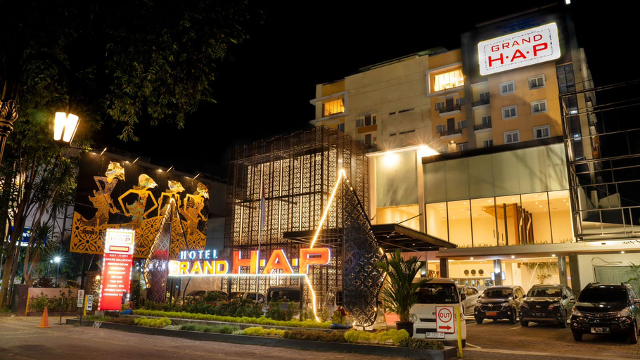 Exterior & Views 21