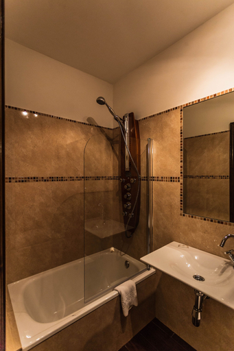 Bathroom 3, Posada Real La Montañesa, Cantabria