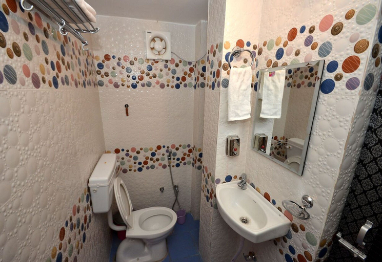Bathroom 4, Walkin Shiva P Guest House, Varanasi