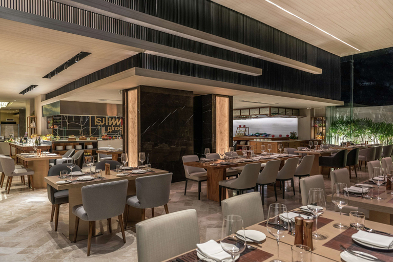 Food & Drinks 4, DoubleTree by Hilton Bangkok Ploenchit, Khlong Toey