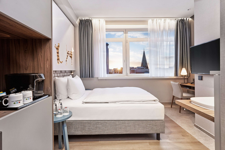 Bedroom 5, H+ Hotel Bremen, Bremen