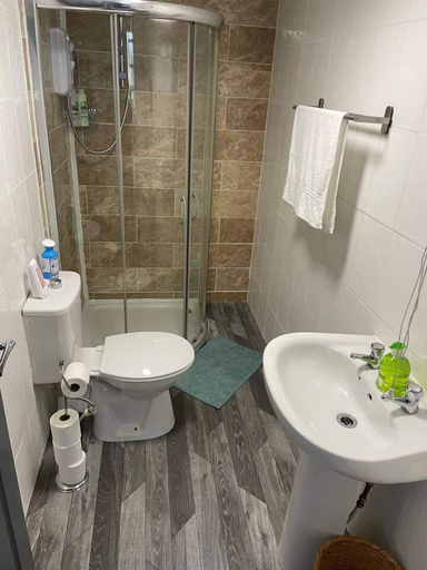 Bathroom, Modern and Cosy Apartment in Leeds, England, Leeds