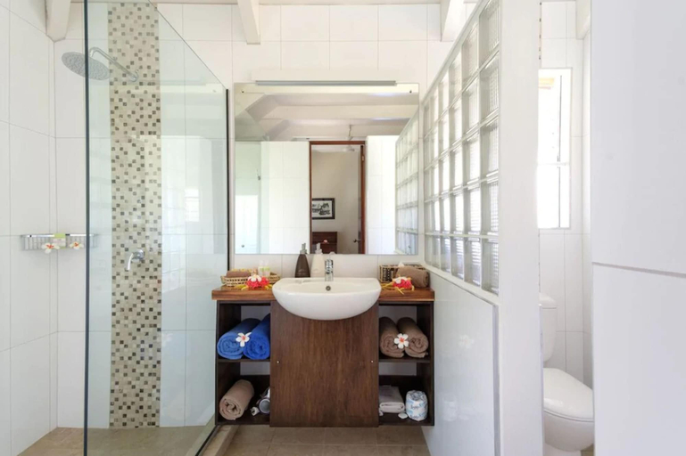 Bathroom 5, Musket Cove Island Resort & Marina, Nadroga/Navosa