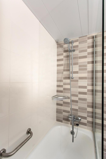 Bathroom 4, Kapetanios Bay Hotel Protaras