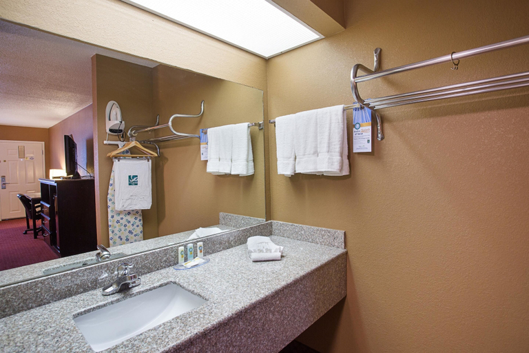 Bathroom 4, Quality Inn Kingston Springs, Cheatham