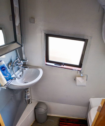 Bathroom, Maggie May House Boat, Nelson Mandela Bay