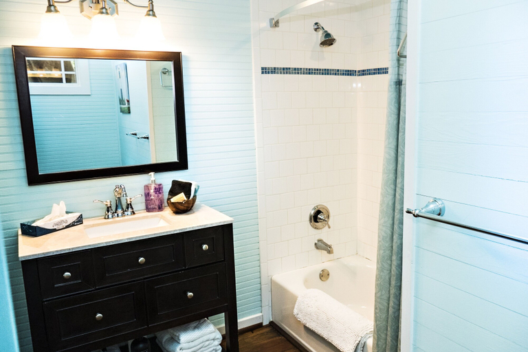 Bathroom 4, Beachview Bed & Breakfast, Chatham