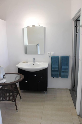 Bathroom 3, Rezz Aparthotel, Pemba
