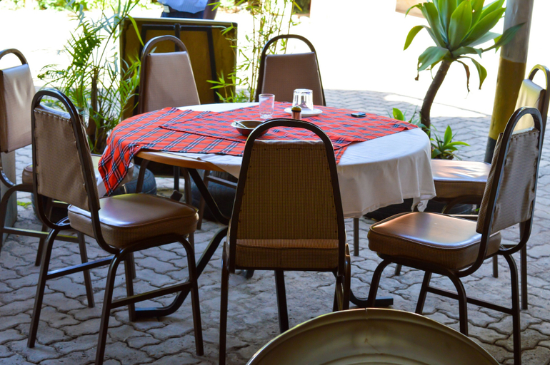 Food & Drinks 4, West Park, Westlands