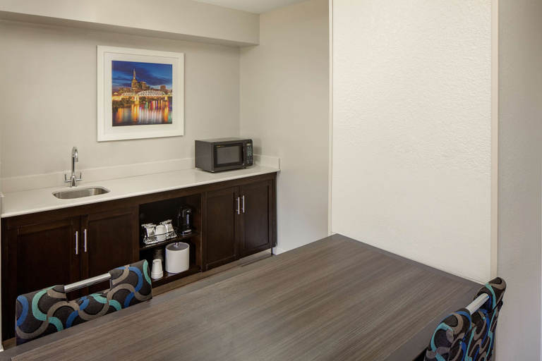 Bedroom 3, Hampton Inn & Suites Nashville-Airport, Davidson