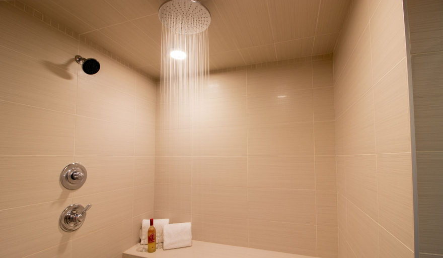 Bathroom 4, The Kanata by BCMInns Blairmore, Division No. 15