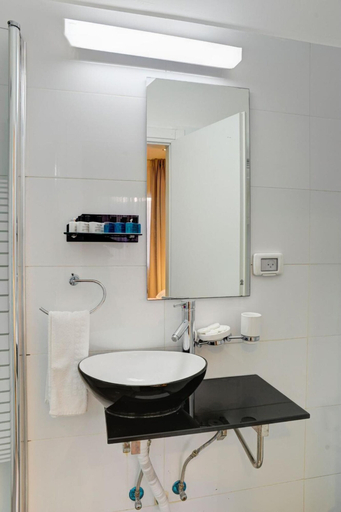 Bathroom 5, Geula Suites