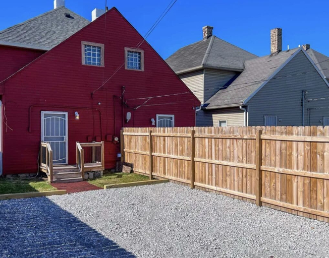 Exterior & Views 2, Urban Chic Townhome Near Downtown, Marion