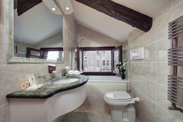 Bathroom 4, Hotel Pausania, Venezia