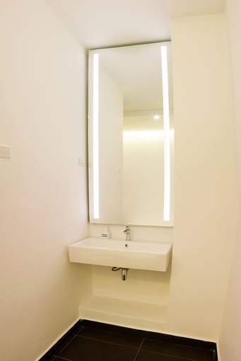 Bedroom 4, Roomies Suites, Penang Island