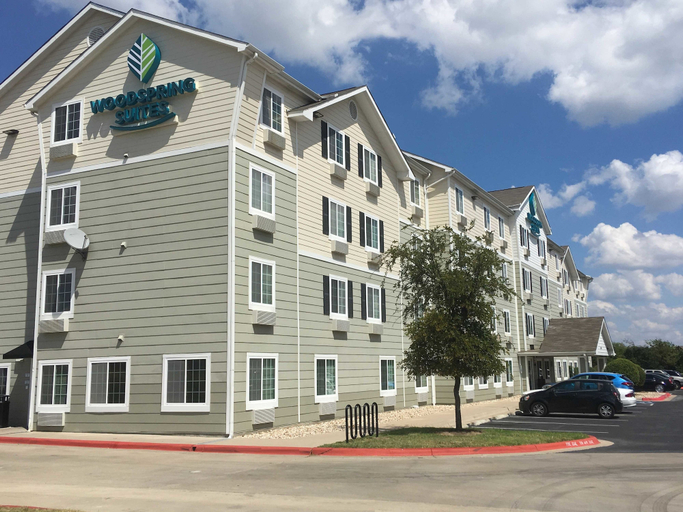Exterior & Views 2, Suburban Studios Watford City, McKenzie