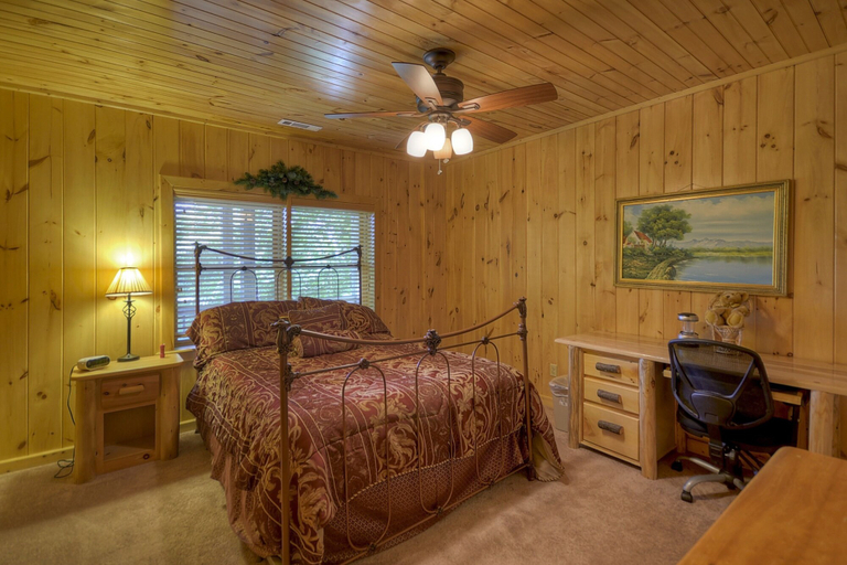 Bedroom 3, Bear Ridge Hideaway- Secluded Mtn View, Fannin