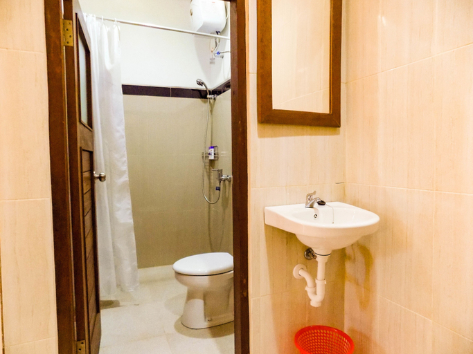 Bathroom 3, Guna Graha Kuta, Badung