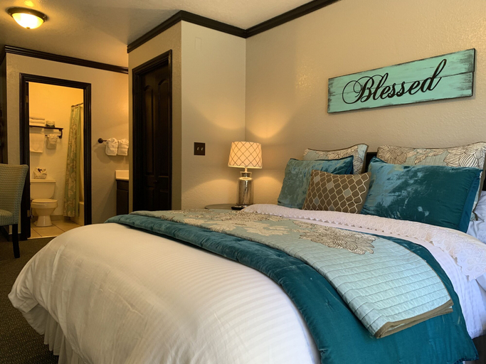 Bedroom 3, The North Shore Inn, San Bernardino