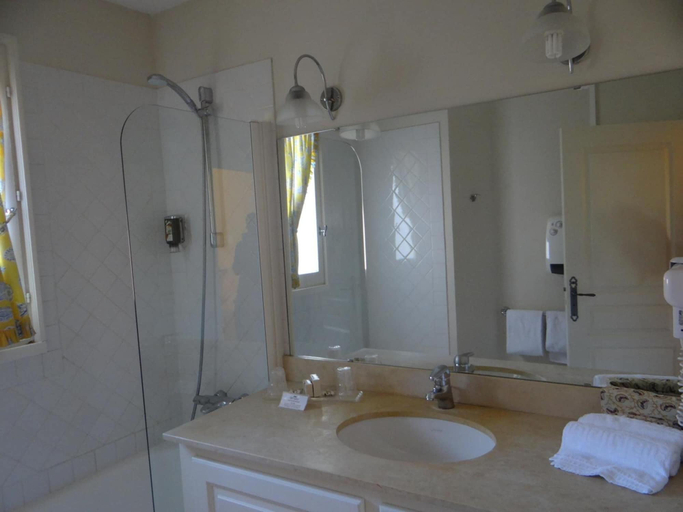 Bathroom 3, Domaine du Val de Cèze, Gard
