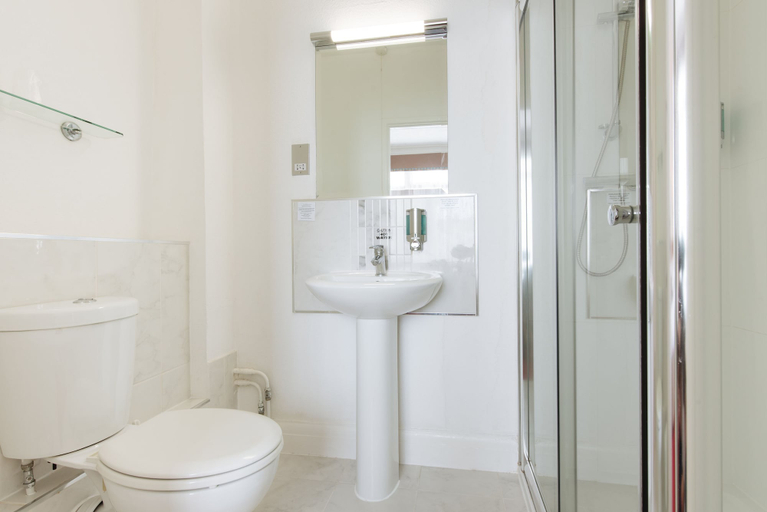Bathroom 4, The Queens Hotel, Torbay