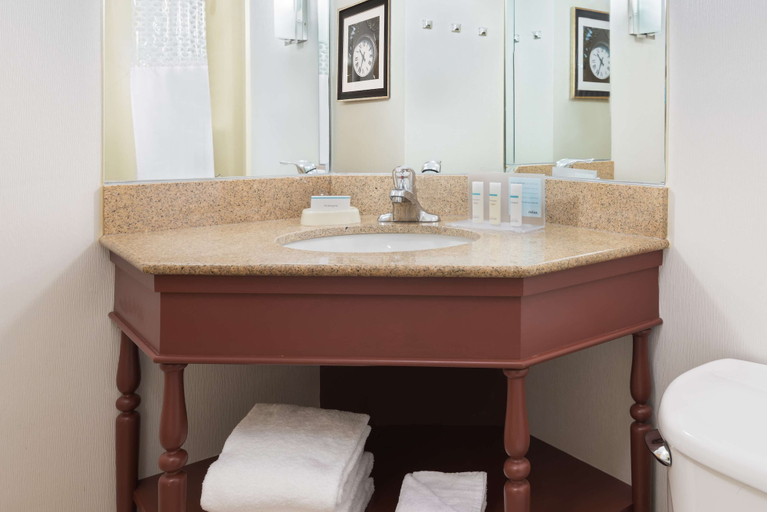 Bathroom 4, Hampton Inn Danbury, Fairfield