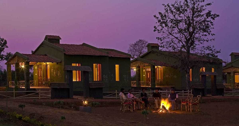 Exterior & Views