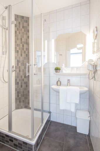 Bathroom 4, Hotel Am Kurpark Späth, Neustadt an der Aisch-Bad Windsheim
