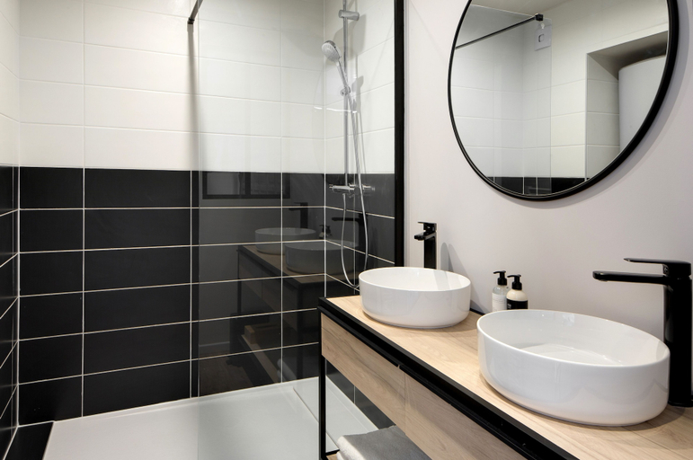 Bathroom 3, Hôtel des Ducs, Côte-d'Or