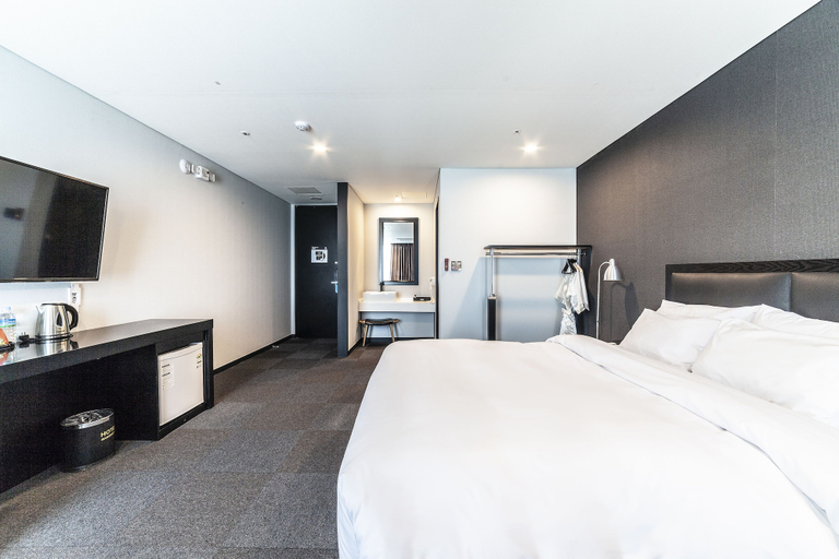 Bedroom 4, Gangneung Tourist Hotel, Gangneung