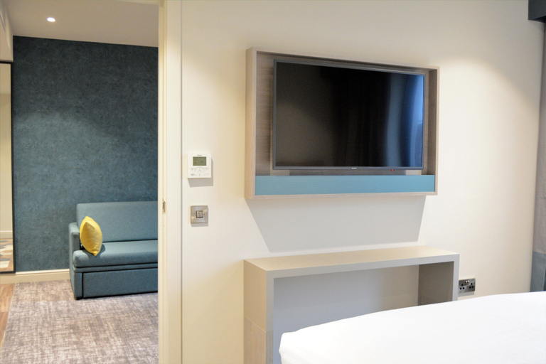 Bedroom 4, Staybridge Suites LONDON - HEATHROW BATH ROAD, London