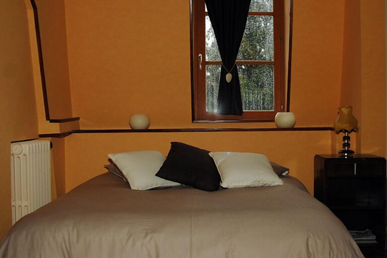 Bedroom 4, La Vieille France, Yonne