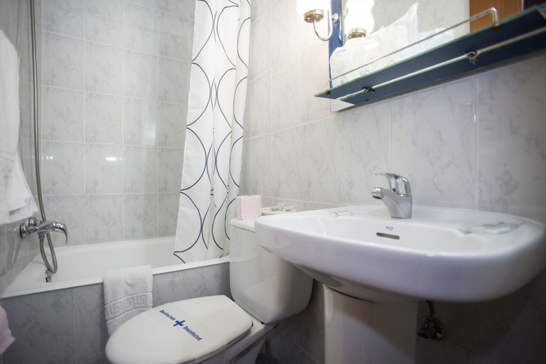 Bathroom 4, C. H. Chelo, Madrid