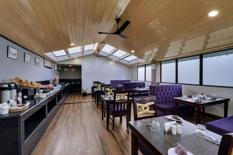 Food & Drinks 5, Sumitel Hotel 500 meters from Mall Road, Darjiling