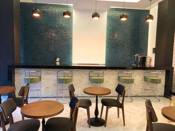 Food & Drinks 5, Point Inn, Batumi