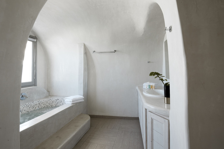 Bathroom 5, Petit Palace, South Aegean