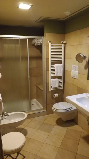 Bathroom 4, San Luca Palace Hotel, Lucca