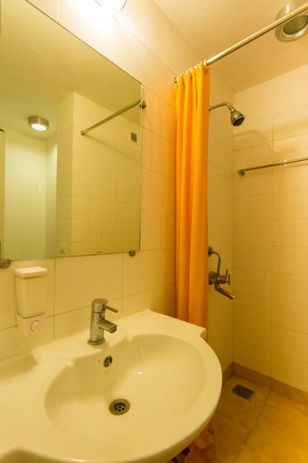 Bathroom 4, Ginger Mysore, Mysore