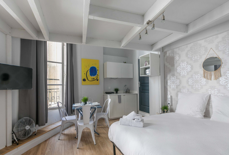 Bedroom 5, WS Opera - Vendome, Paris