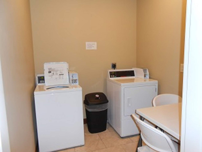 Bathroom 5, Spark by Hilton Minot, Ward