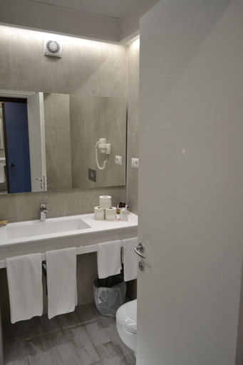 Bathroom 5, Hotel Puntaquattroventi, Napoli